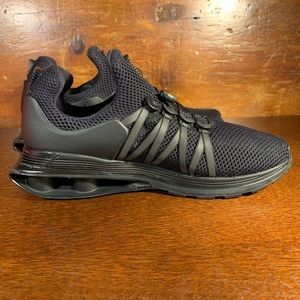 nike gravity shox black